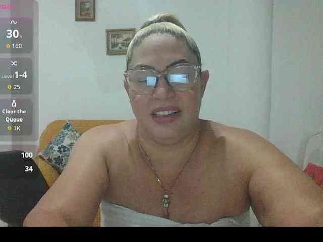 Hotmommyxxx webcam
