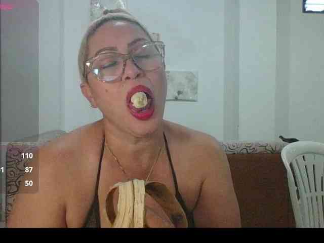 Hotmommyxxx webcam