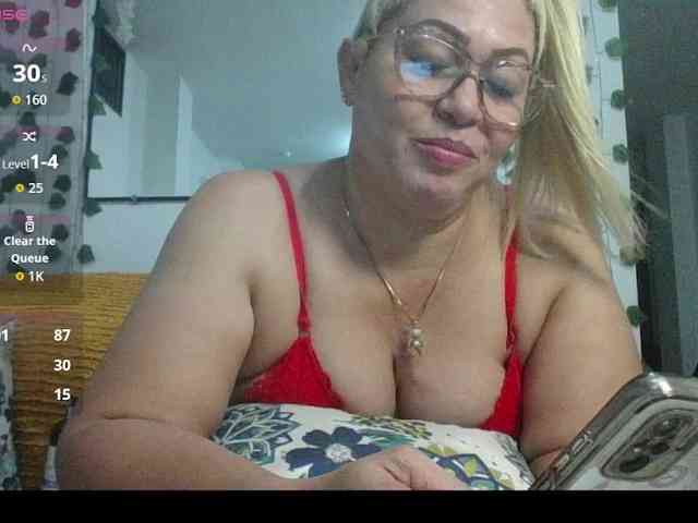 Hotmommyxxx webcam