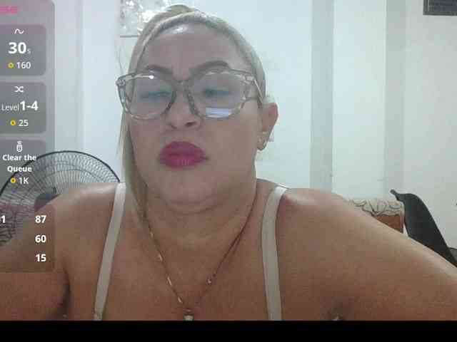 Hotmommyxxx webcam