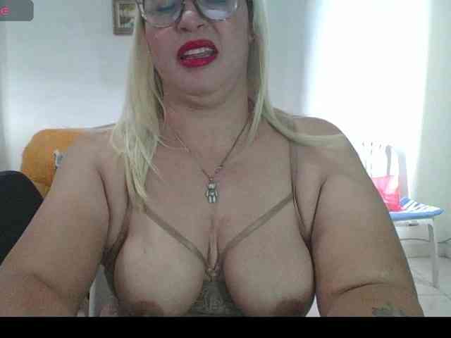Hotmommyxxx webcam