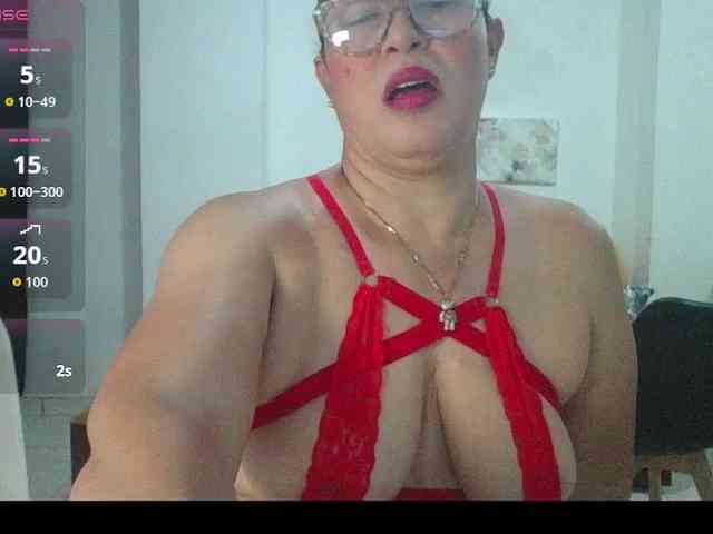 Hotmommyxxx webcam