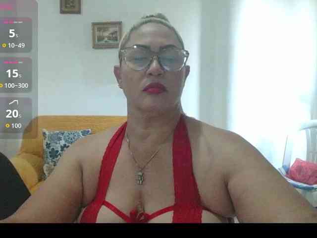 Hotmommyxxx webcam