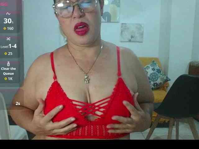 Hotmommyxxx webcam