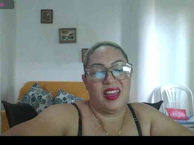 Hotmommyxxx webcam