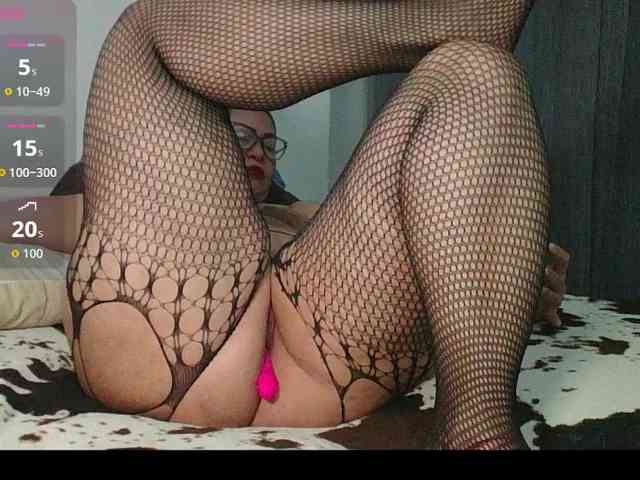 Hotmommyxxx webcam