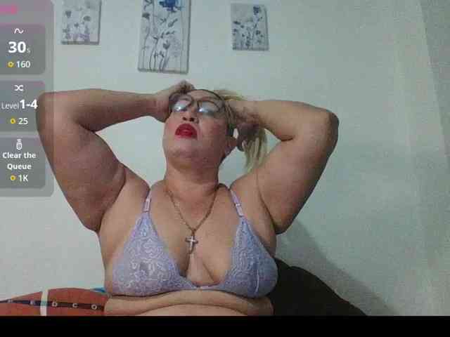 Hotmommyxxx webcam