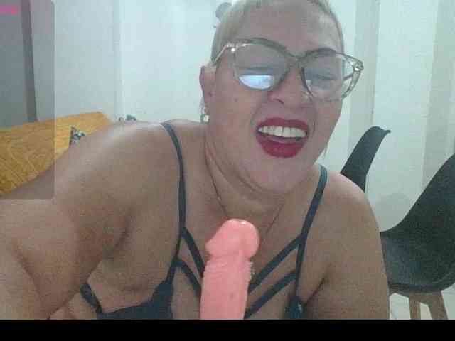 Hotmommyxxx webcam