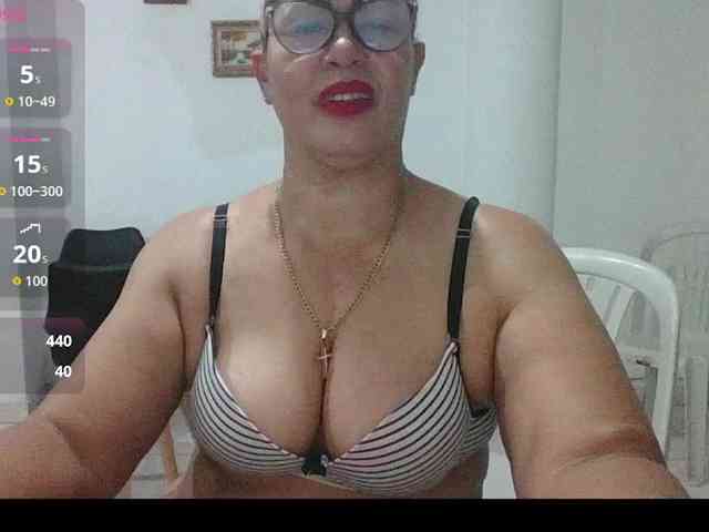Hotmommyxxx webcam