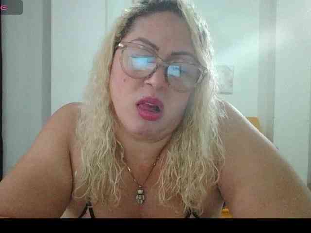 Hotmommyxxx webcam