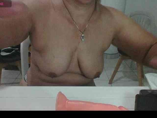 Hotmommyxxx webcam