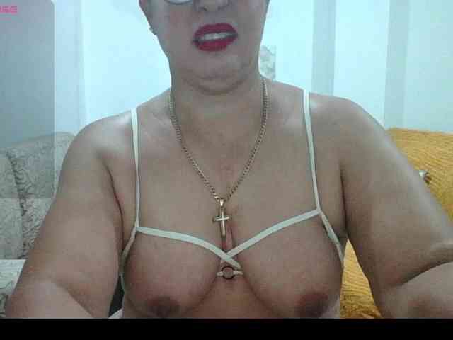 Hotmommyxxx Live Webcam on BongaCams