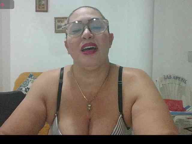 Hotmommyxxx webcam