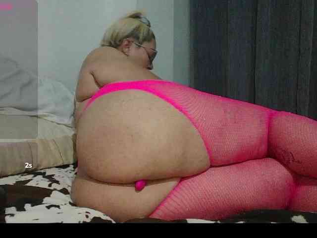 Hotmommyxxx webcam