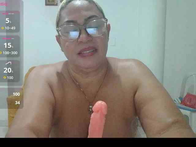 Hotmommyxxx webcam