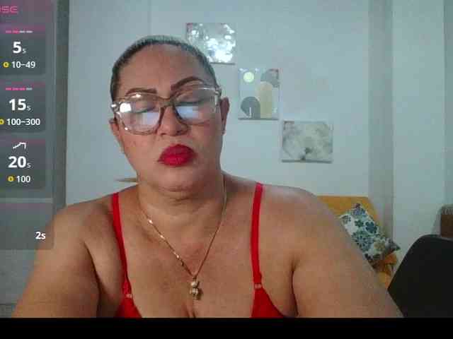 Hotmommyxxx webcam