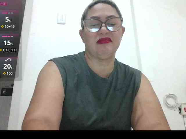 Hotmommyxxx webcam