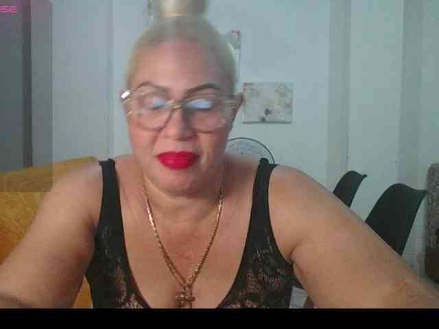 Hotmommyxxx webcam