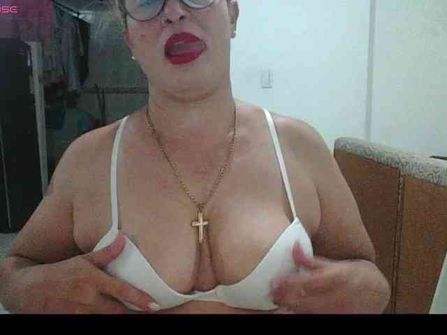 Hotmommyxxx webcam
