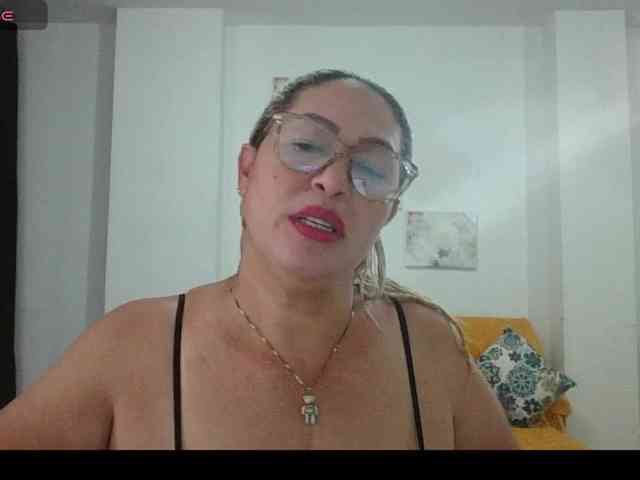 Hotmommyxxx webcam