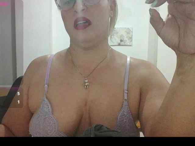 Hotmommyxxx webcam