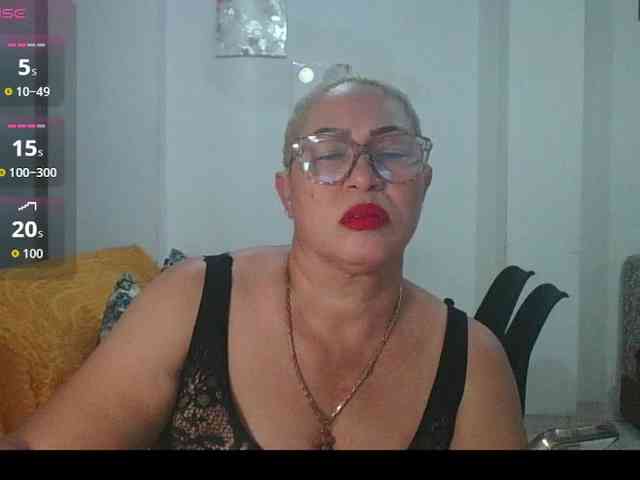 Hotmommyxxx webcam