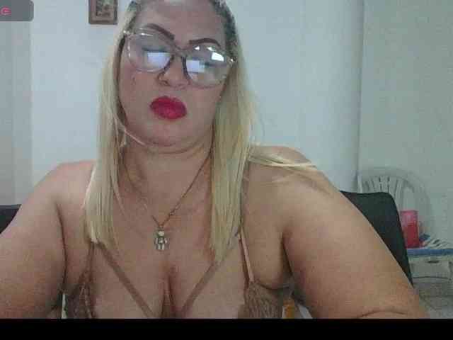 Hotmommyxxx webcam