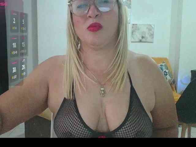Hotmommyxxx webcam