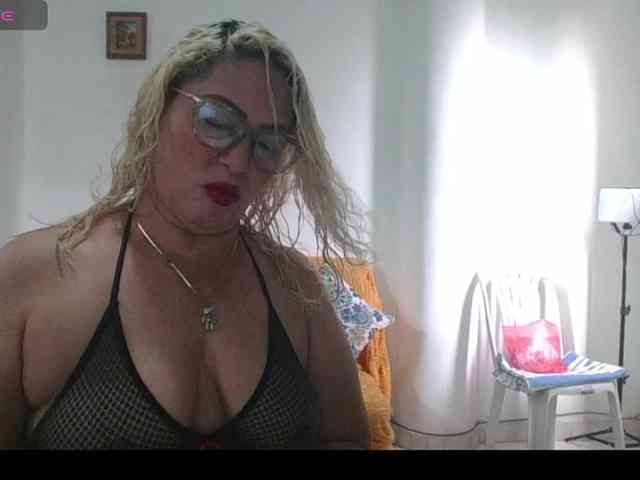 Hotmommyxxx webcam