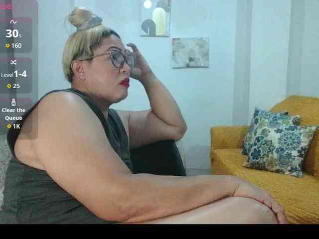 Hotmommyxxx webcam