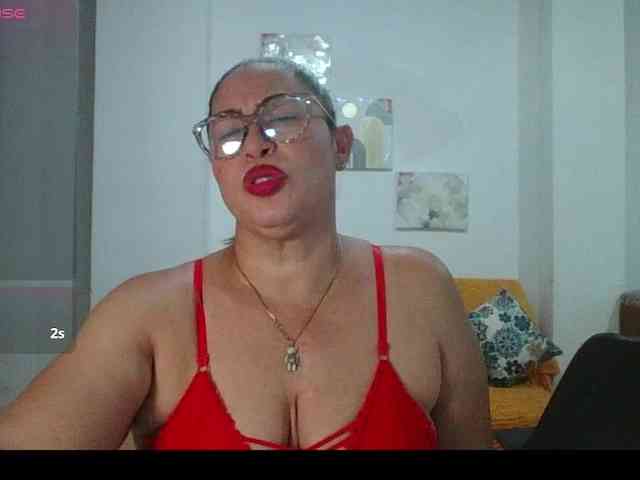 Hotmommyxxx webcam