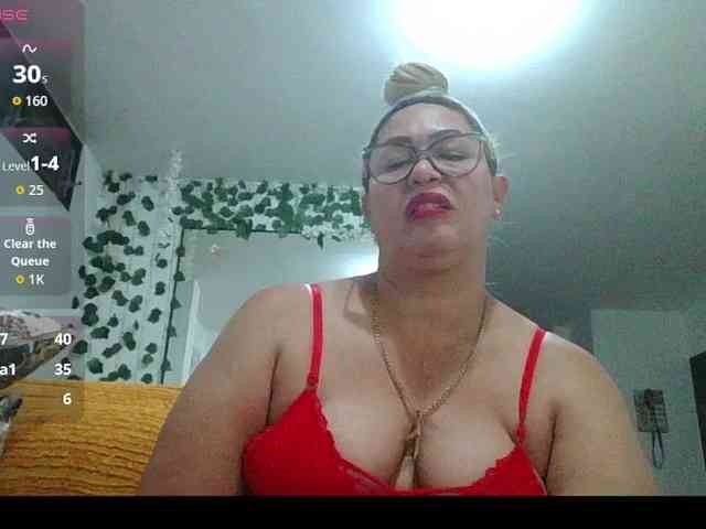 Hotmommyxxx webcam
