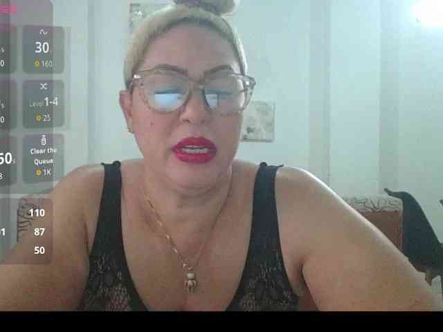 Hotmommyxxx webcam