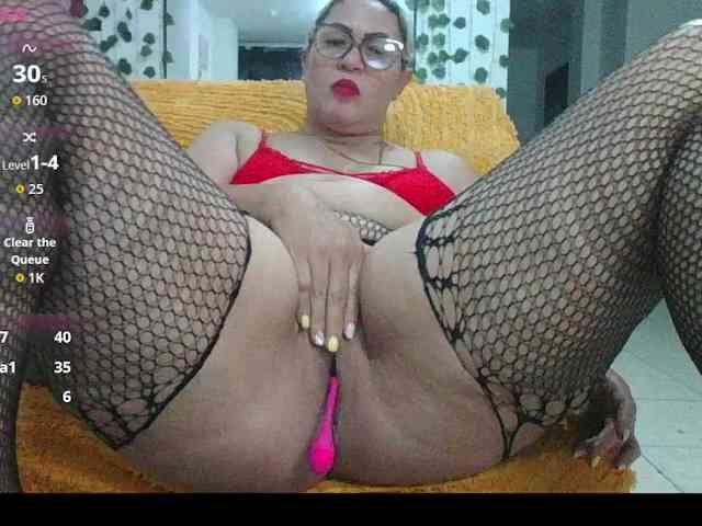 Hotmommyxxx webcam