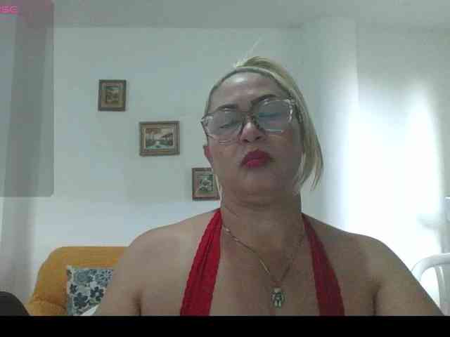 Hotmommyxxx webcam