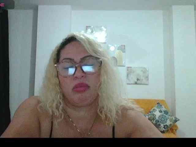 Hotmommyxxx webcam