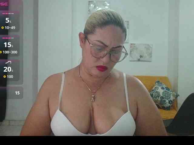 Hotmommyxxx webcam