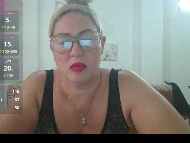 Hotmommyxxx webcam