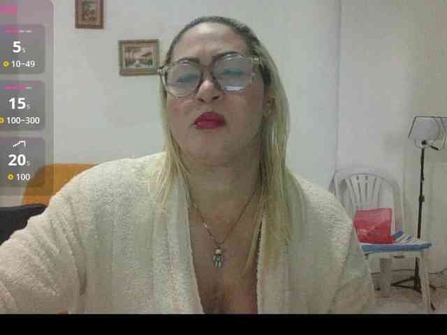 Hotmommyxxx webcam