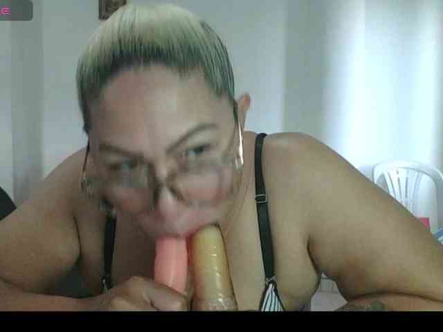 Hotmommyxxx webcam