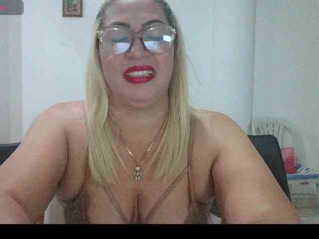 Hotmommyxxx webcam