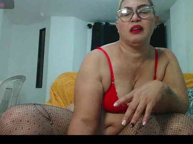 Hotmommyxxx webcam