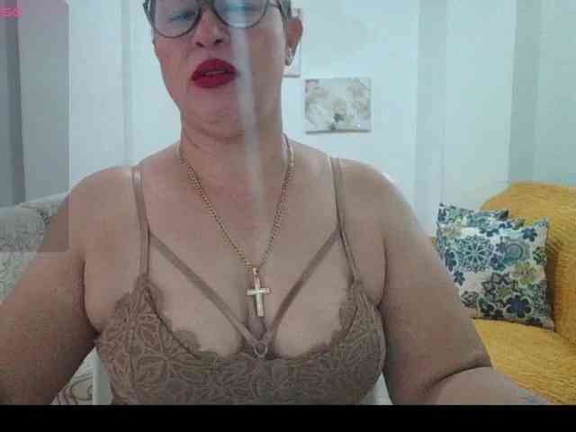 Hotmommyxxx webcam