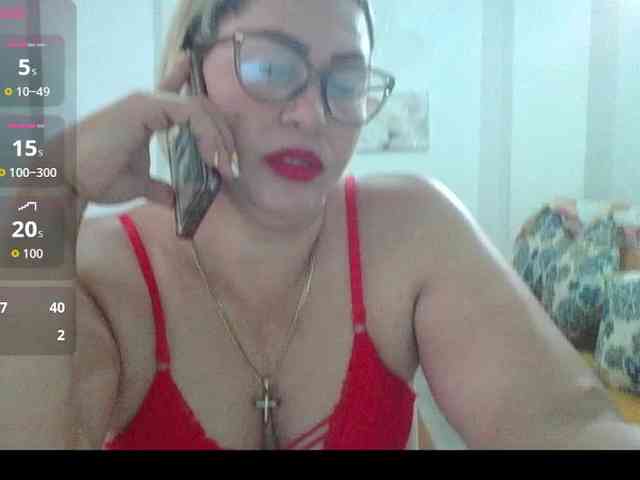 Hotmommyxxx webcam