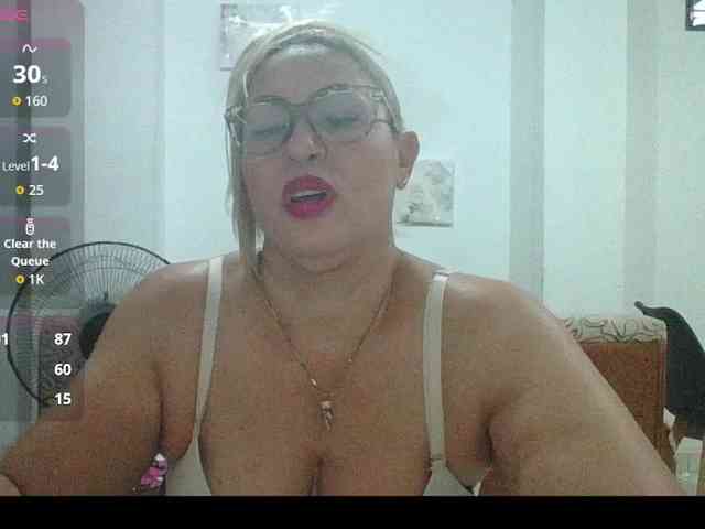 Hotmommyxxx webcam