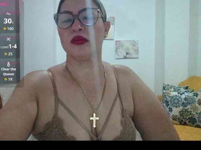 Hotmommyxxx webcam