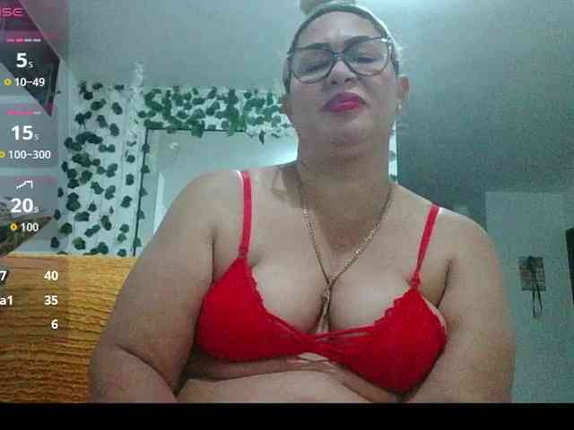 Hotmommyxxx webcam