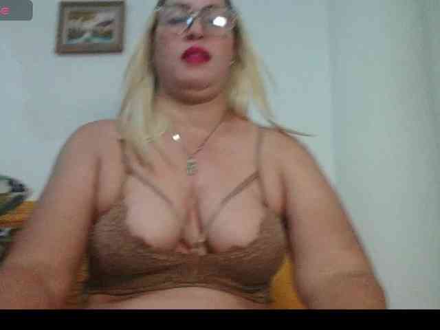 Hotmommyxxx webcam