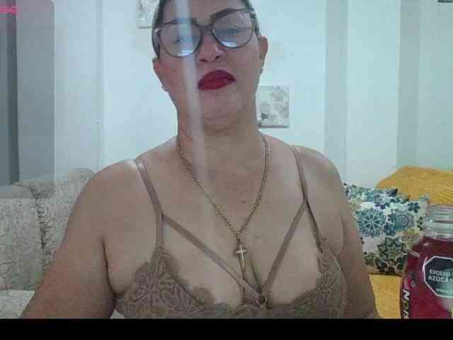 Hotmommyxxx webcam