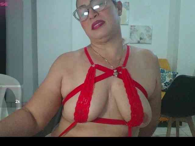 Hotmommyxxx webcam